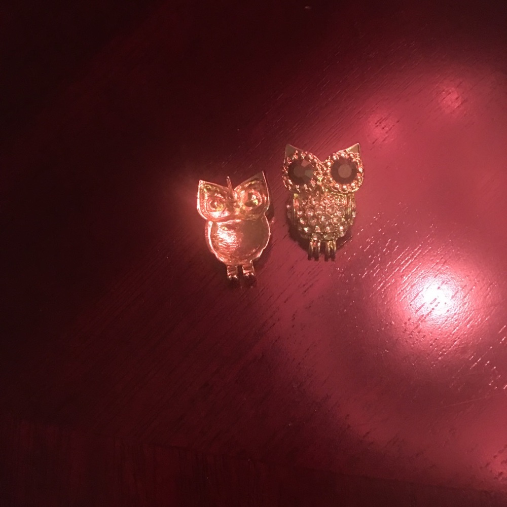 Gold owl earring